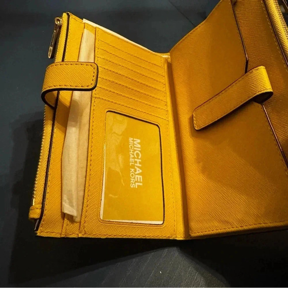 Michael Kors Jet Set Double Zip Wristlet New - Picture 6 of 10